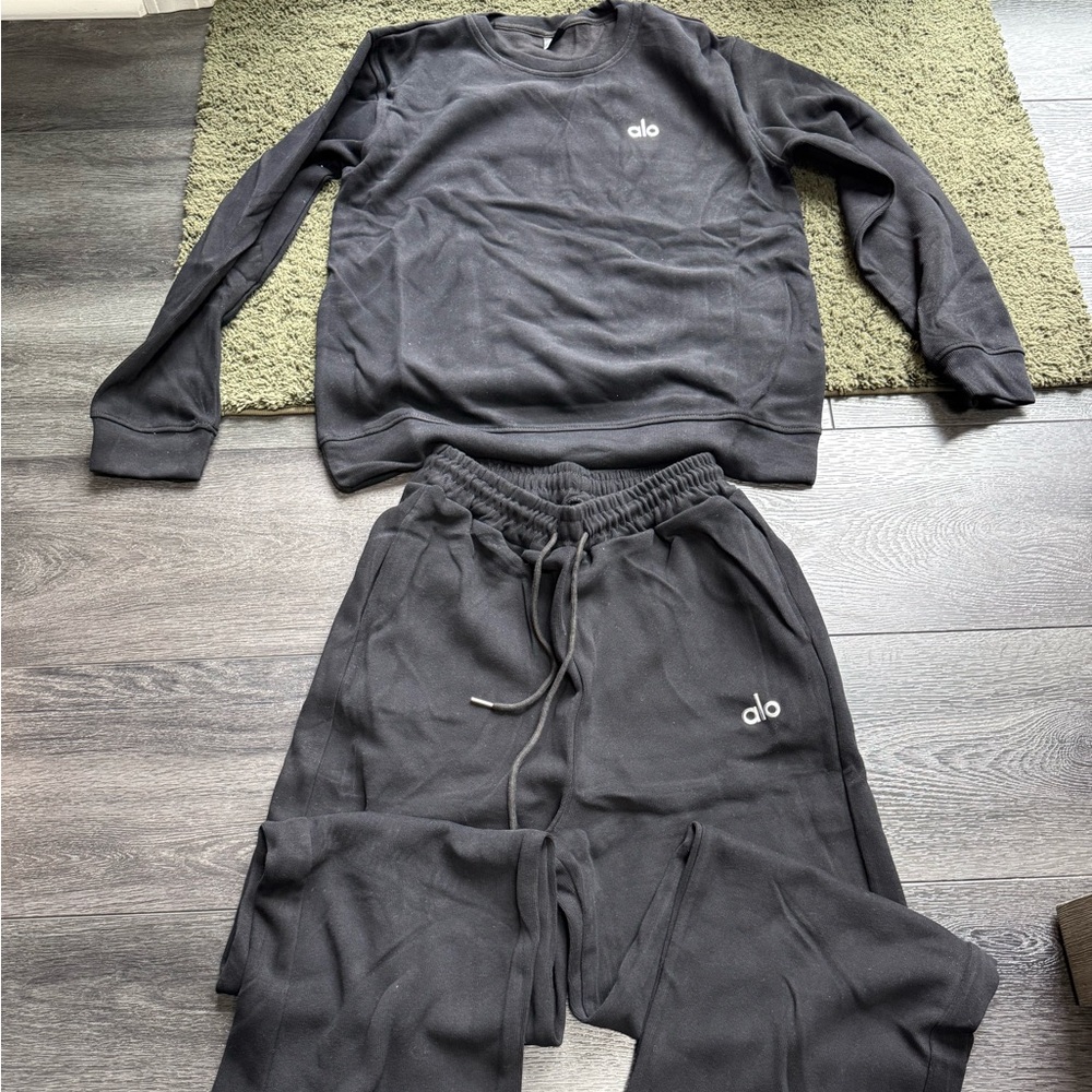 Women’s Sweatpants and Sweatshirt Set -Size Large